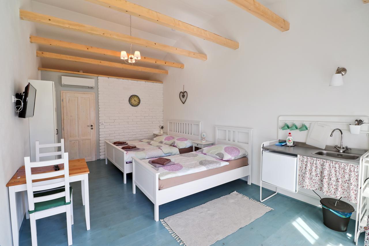 La Bobul Apartments Drnholec المظهر الخارجي الصورة